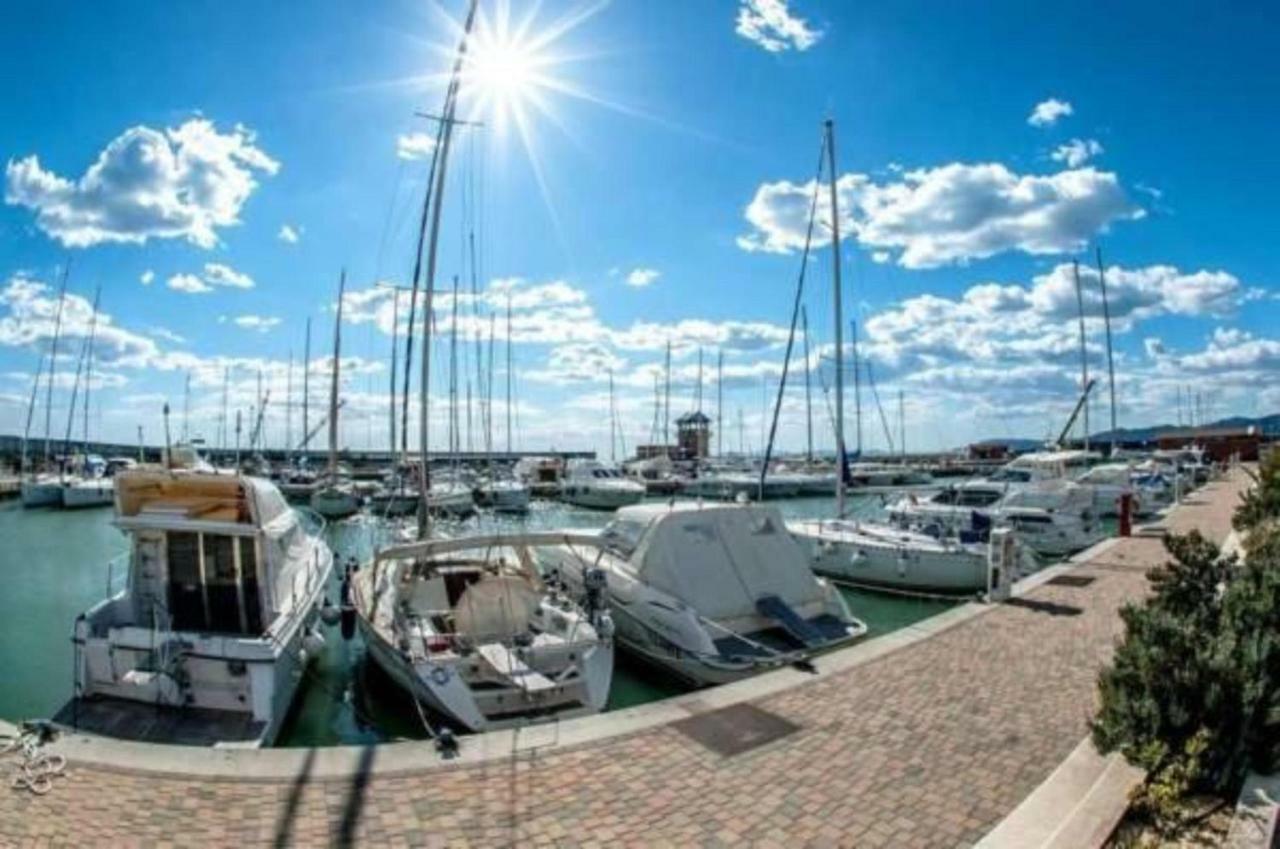 Yacht Suite Marina Di Grosseto Exteriör bild