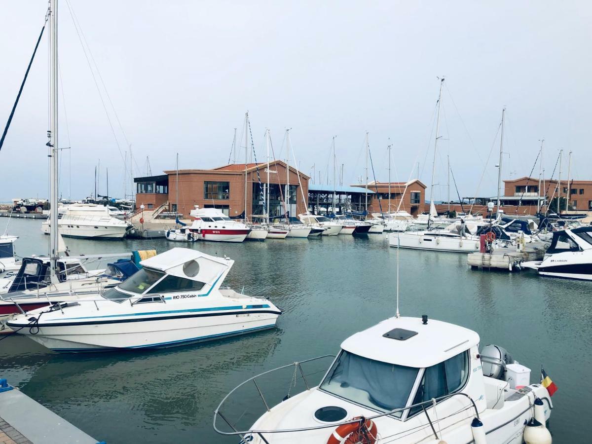 Yacht Suite Marina Di Grosseto Exteriör bild