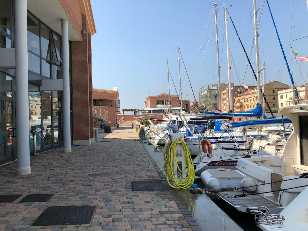 Yacht Suite Marina Di Grosseto Exteriör bild