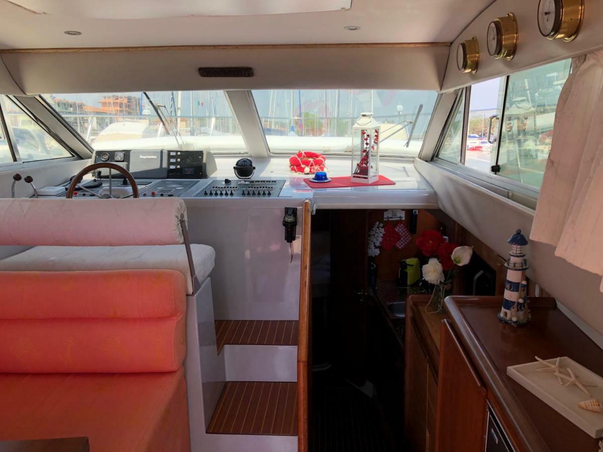 Yacht Suite Marina Di Grosseto Exteriör bild