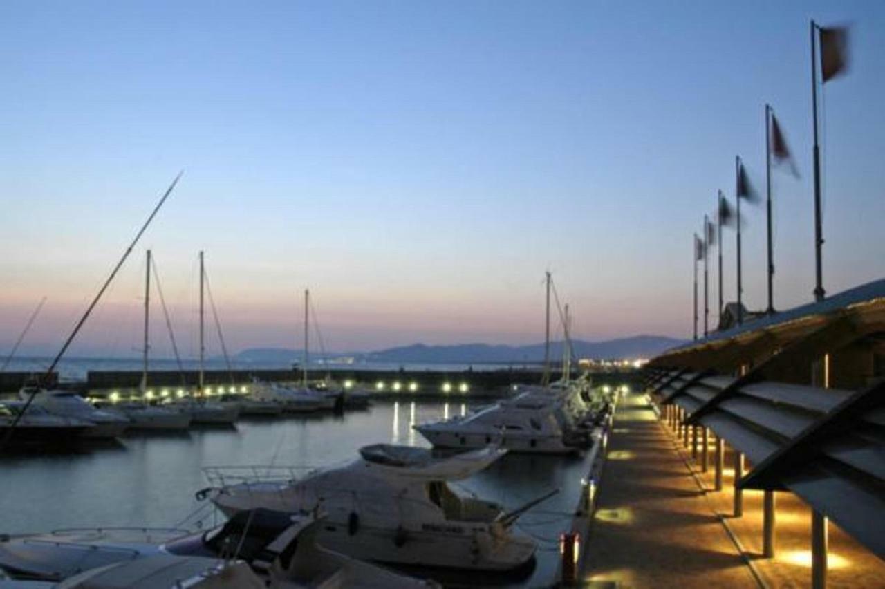 Yacht Suite Marina Di Grosseto Exteriör bild
